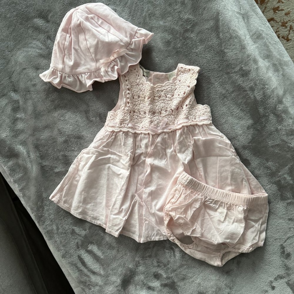 EUC 3-Piece Baby Set from Wendy Bellissimo Pale Pink Dress, Bloomers & Hat 0-3m